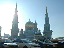 Трём москвичкам предъявили обвинение из-за фотосессии на фоне мечети