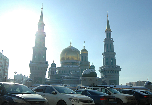 Трём москвичкам предъявили обвинение из-за фотосессии на фоне мечети