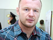 Избирательный участок в Омске посетил известный боец Александр Шлеменко