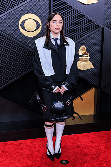 Певица Билли Айлиш на красной дорожке во время церемонии «Грэмми» 