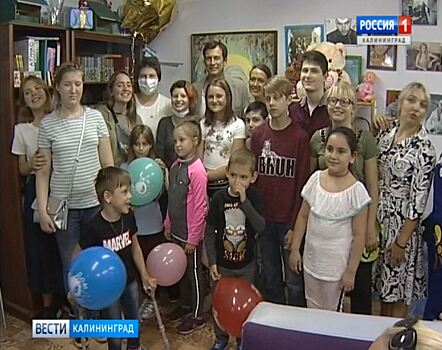 В Калининграде известный актёр навестил тяжелобольных детей