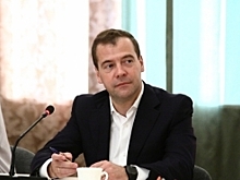 Медведев поручил Минтрансу применить опыт Московской области при ремонте дорог в Омске