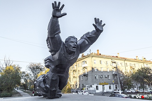 Сталинградский Данко: как рядовой Паникаха остановил танки на проспекте Металлургов