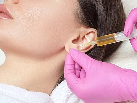 Врач Скорогудаева раскритиковала тренд на уколы ботокса в ухо для похудения