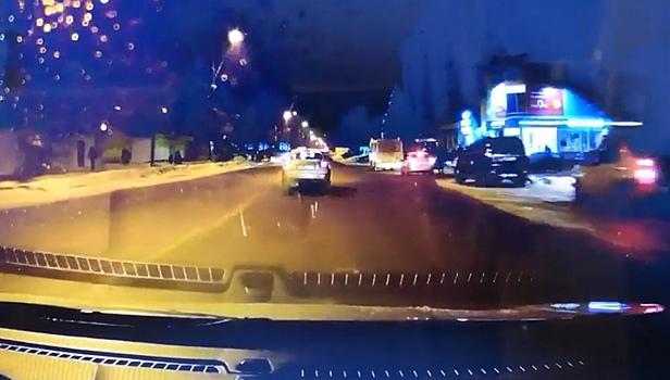 Сбитая женщина чудом не попала под колеса встречной машины в Курске