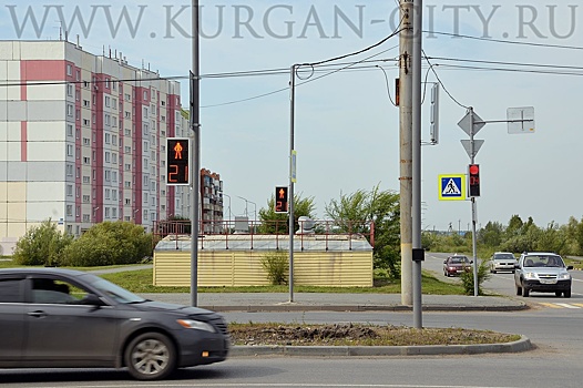 В Кургане на перекрестке улицы Илизарова и проспекта Маршала Голикова заработал новый светофор