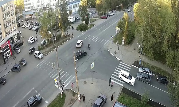 Опубликовано видео столкновения скутериста и легковушки в Арзамасе