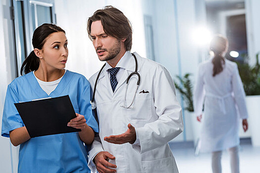 Врач Гальперин выступил против возложения на фельдшеров функций врача