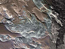 Планетологи обнаружили на Марсе ледник поблизости от экватора