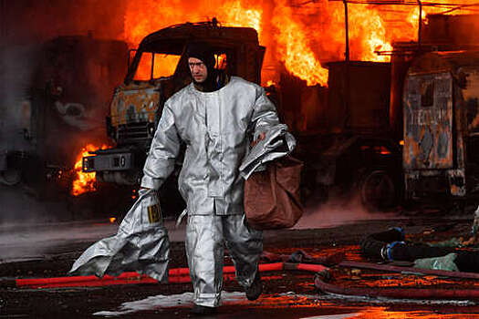 В Санкт-Петербурге сожгли BMW, закрывший выход из подъезда