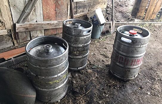 В Тюменской области из грузовика украли бочки с пивом