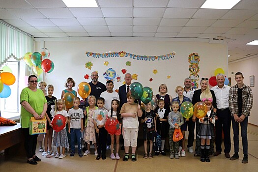 Депутаты Думы помогли собраться в школу детям Владивостока