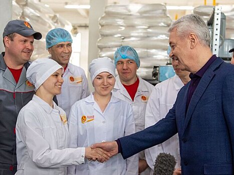 Представителей рабочих династий московской промышленности поздравили с профессиональным праздником