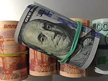 Больше 100: курс доллара и евро бьет антирекорды