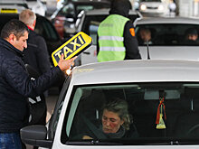 Иностранцам без российских прав могут запретить работать в такси
