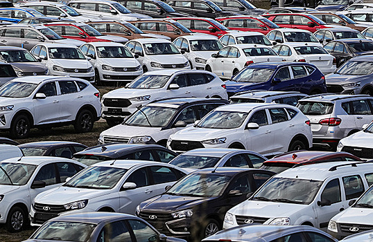 Автомобильные салоны в России закрываются