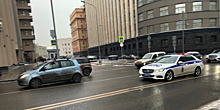 В Москве при столкновении двух легковушек у здания МГУ погиб человек