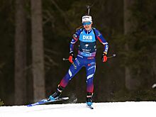 Биатлонистку застали за манипуляциями с винтовкой коллеги