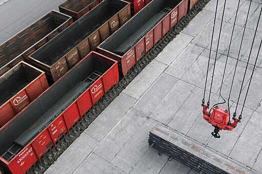 Банк ВТБ вышел из капитала "Авроры Инвест", владеющей Первой грузовой компанией