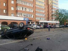 Ночной гонщик в Соломбале задел пять припаркованных автомобилей и перевернулся