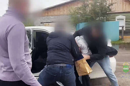 Mash: в Благовещенске подростки похитили студента на авто и вымогали деньги