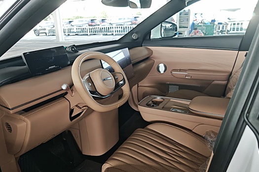 В РФ начались продажи Exlantix ET с коричневым салоном из кожи Nappa