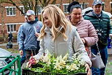Ящики с рассадой цветов вручили жителям Подольска по акции «Зеленый обмен»