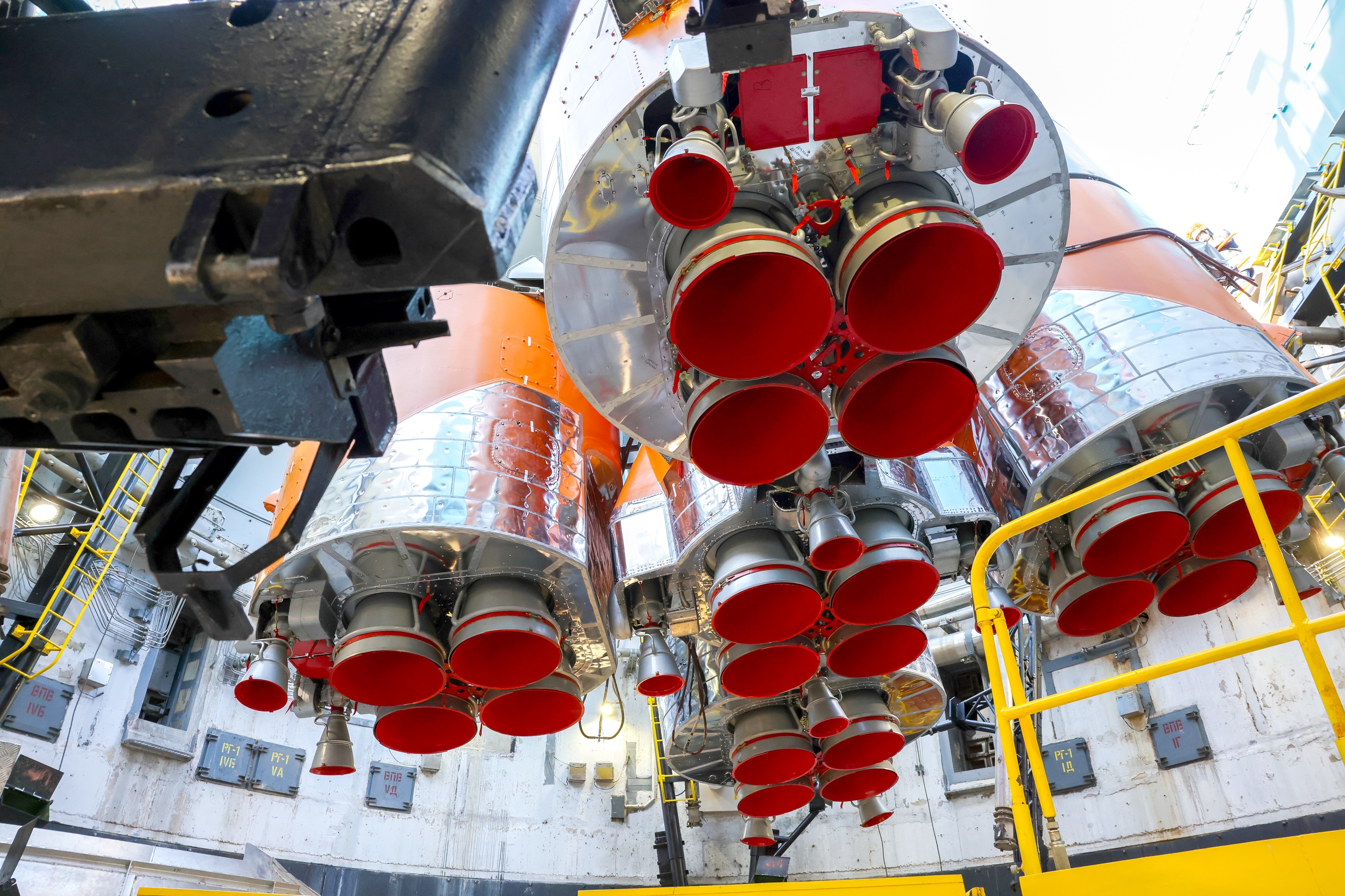 Как на Байконуре собирают ракету для запуска корабля «Союз МС-25» с международным экипажем