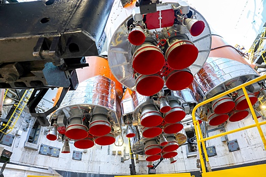 Как на Байконуре собирают ракету для запуска корабля "Союз МС-25" с международным экипажем