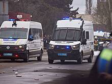 Директора больницы на Украине бросили в мусорный бак после увольнения неврологов
