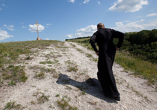 Очевидцы: "Черный монах" в Цыпова существует и пугает людей