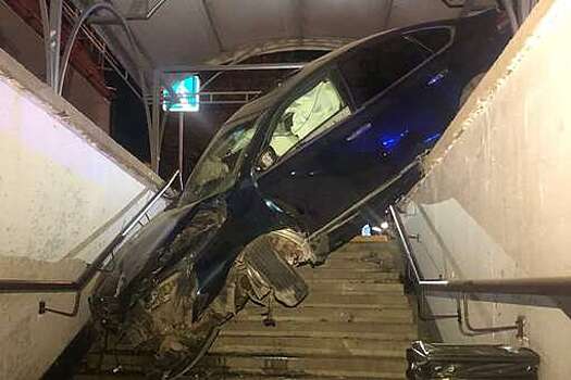 МВД Крыма: за рулем съехавшего в переход "Ниссана" находился подросток