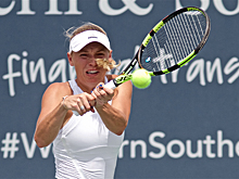 Возняцки недовольна, что Шарапова играет на центральном корте