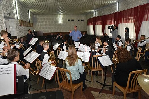 Знаменитому детскому оркестру из Карасука дадут новое помещение