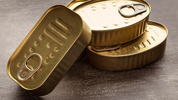 Кому не стоит налегать на консервы? Список людей, рискующих здоровьем