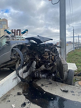 В Челябинске Митсубиси Пажеро протаранил бетонное ограждение