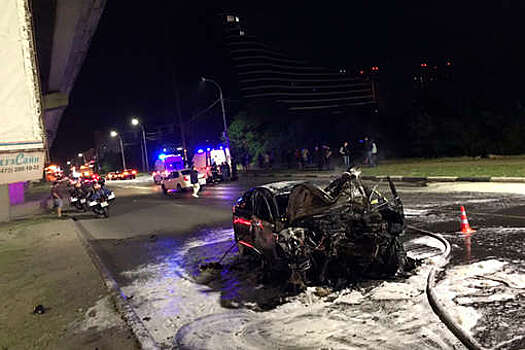 В Воронеже погибла женщина, врезавшись в опору моста на автомобиле