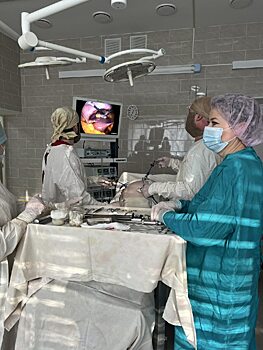 Врачи Петровской больницы успешно провели первые операции на новой эндоскопической системе
