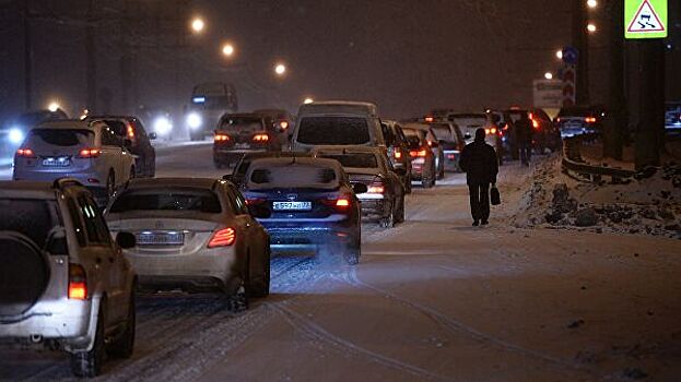 Столичных водителей и пешеходов призвали к осторожности