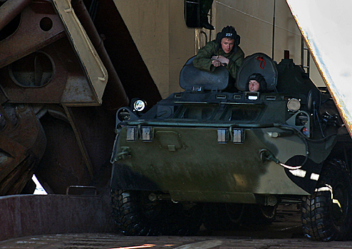 Водители Оперативной группы российских войск в Приднестровье отрабатывают преодоление препятствий
