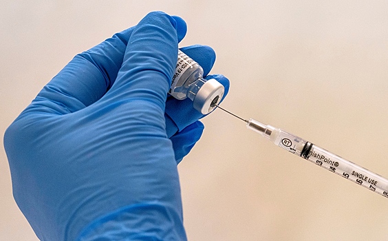 Пенсионер скончался сразу после вакцинации в Литве
