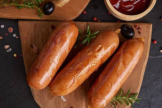 Россиян предупредили о риске 11 болезней из-за одной сосиски