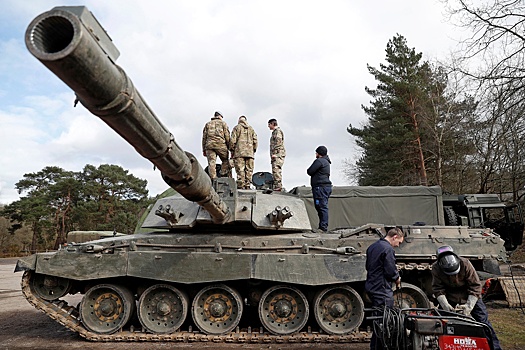 Ведущий из США Моррис назвал обучение британцами танкистов ВСУ уроками убийства