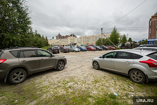 Власти Сургута объявили войну парковкам на газонах