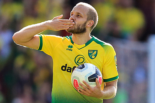 Над этим футболистом смеялись даже фанаты. Теперь он лучший бомбардир АПЛ