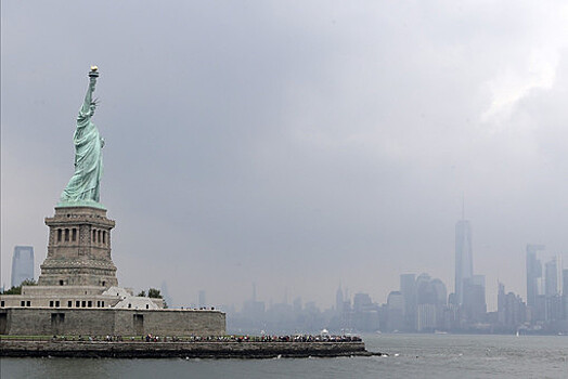 В Нью-Йорке установили мини-копию статуи Свободы