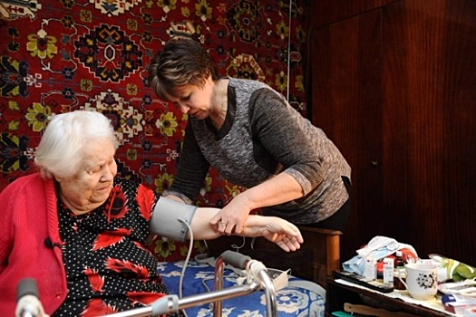 Жителям Волгоградской области оказывают социальную помощь на дому