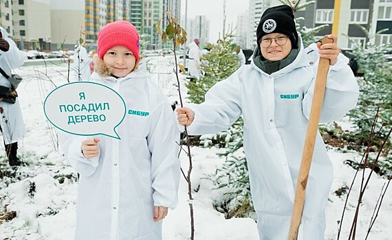 Волонтеры СИБУРа и жители Казани высадили более 200 деревьев в "Салават купере"