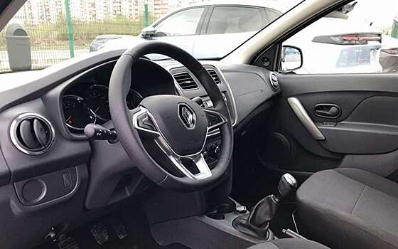 Сколько сегодня стоит почти новый Renault Logan? Изучили предложения