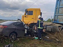 В страшной аварии под Марксом выжил 17-летний юноша. Его зажало в автомобиле